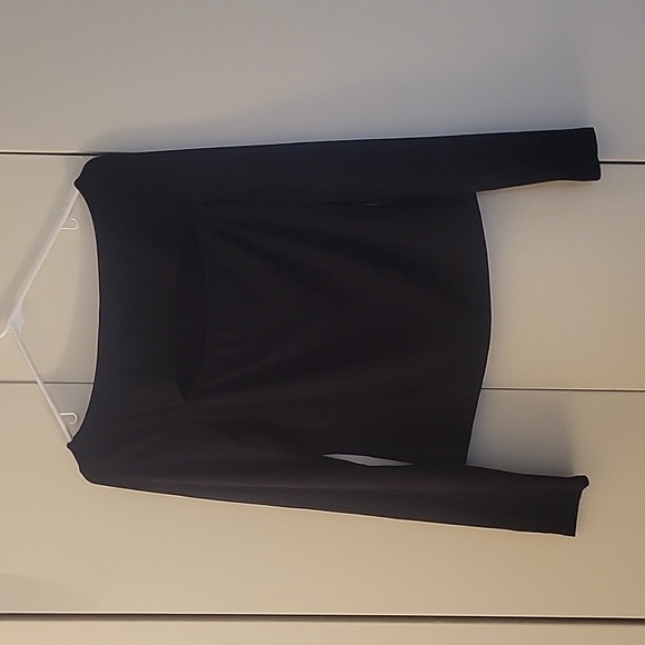 Cut out top and pink jeans outfit - Picture 2 of 8